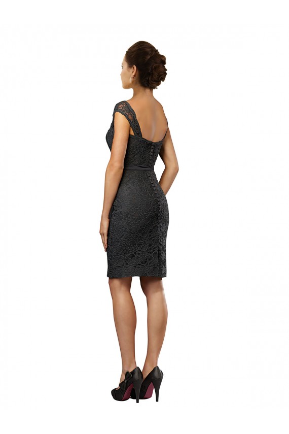 Sem Mangas Fora do Ombro Chiffon & Renda Cinza Ardósia Comprimento Joelho Vestidos de Madrinha / Vestidos de Cocktail Mais Barato