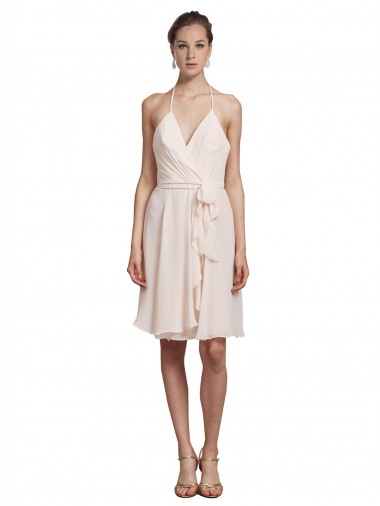Sem Mangas Decote V Chiffon Creme Rosa Comprimento Joelho Vestidos de Madrinha / Vestidos de Cocktail / Vestidos de Homecoming Mais Barato