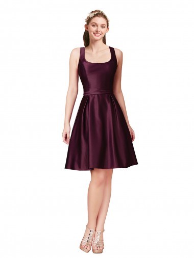 Sem Mangas Barco Cetim Comprimento Joelho Vestidos de Madrinha / Vestidos de Festa / Vestidos de Cocktail / Vestidos de Homecoming Mais Barato