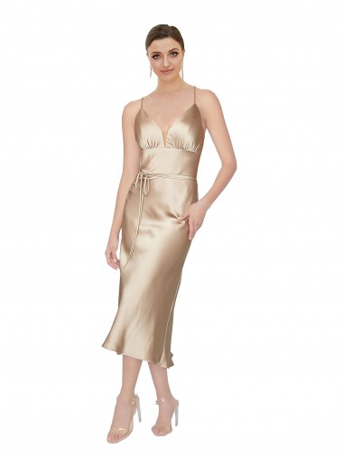 Sem Mangas Decote V Cetim Sedoso Comprimento Midi Vestidos de Madrinha / Vestidos de Noite / Vestidos de Festa / Vestidos de Cocktail Mais Barato