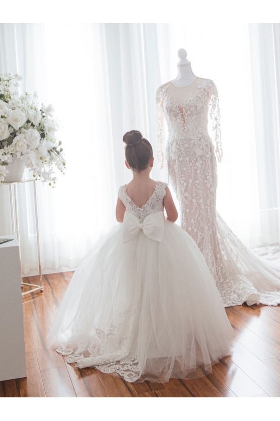 Sem Mangas Barco Tule & Renda Marfim Comboio Capela Vestido para Meninas de Flores Mais Barato