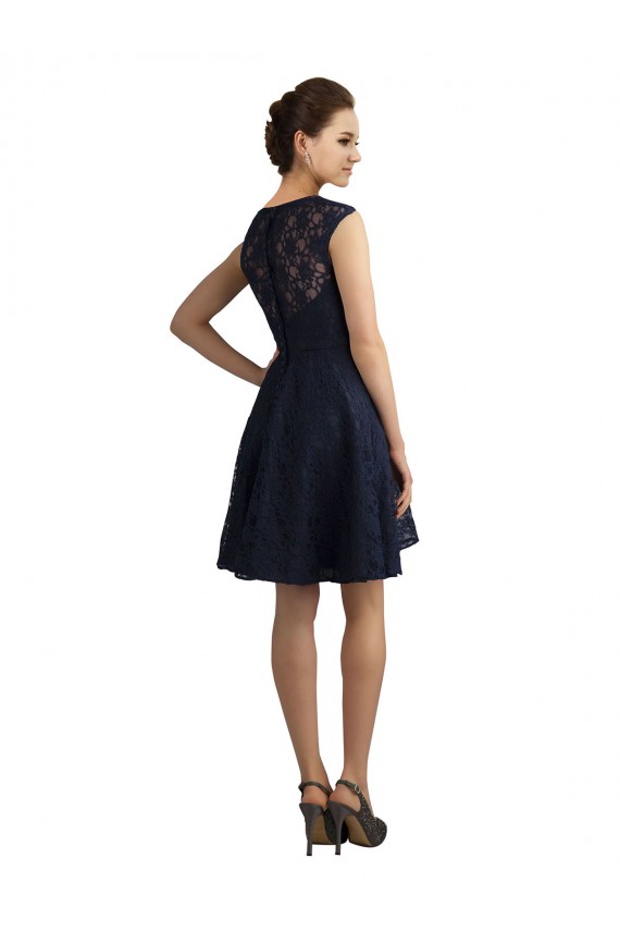 Sem Mangas Decote V Renda Marinha Negra Comprimento Joelho Vestidos de Madrinha / Vestidos de Homecoming Mais Barato