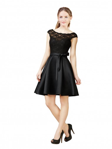 Sem Mangas Decote Ilusão Cetim & Renda Preto Comprimento Joelho Vestidos de Madrinha / Vestidos de Cocktail / Vestidos de Homecoming Mais Barato