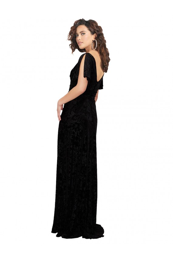 Mangas Curtas, Mangas Divididas Decote V Veludo Floral & Veludo Elástico Preto Comprimento Chão Vestidos de Madrinha Mais Barato