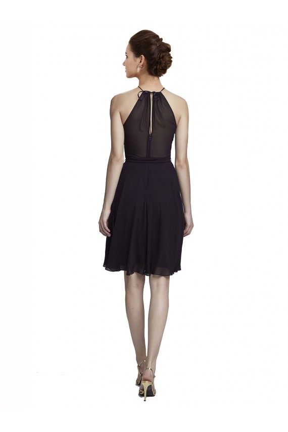Sem Mangas Decote Alto Chiffon Uva Comprimento Joelho Vestidos de Madrinha / Vestidos de Cocktail / Vestidos de Homecoming Mais Barato